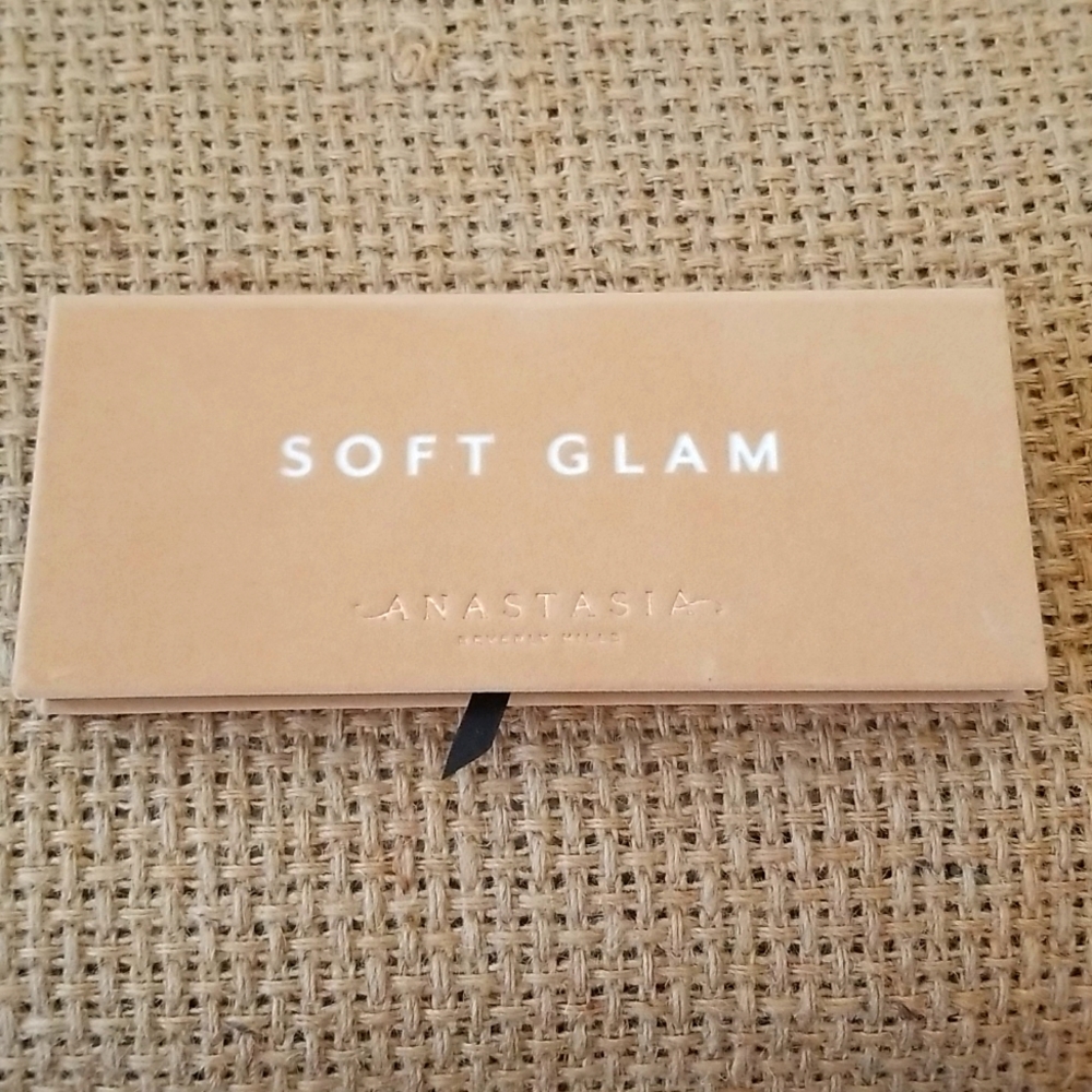 Anastasia soft glam eyeshadow palette